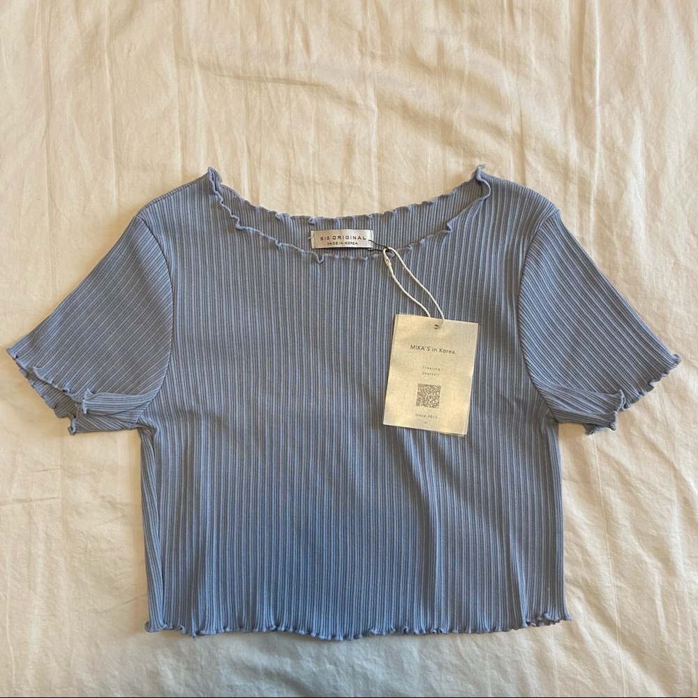 NWT Cropped Blue Ribbed Ruffle Lettuce Edge Shirt - Picture 2 of 3